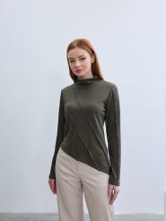 BGN Koszulka w kolorze khaki rozmiar: 36. Brązowe bluzki damskie BGN, bez wzorów, z asymetrycznym kołnierzem. Za 78.99 zł.