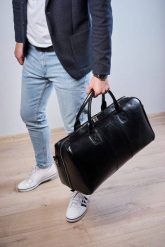 Torba Podróżna na Ramię Brødrene R10 Czarny. Czarne torby podróżne damskie bez wzorów, ze skóry. Za 649.00 zł.