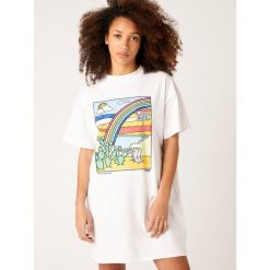 SUKIENKA WRANGLER TEE DRESS W9N7GF989 112132443. Sukienki damskie Wrangler, s, bez wzorów, bez kołnierzyka, bez ramiączek. Za 159.99 zł.