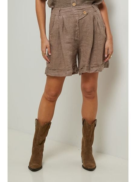 Lin Passion Szorty w kolorze jasnobrązowym rozmiar: 36/38. Brązowe szorty damskie Lin Passion, bez wzorów, z bawełny, klasyczne, z standardowym stanem. Za 105.38 zł.