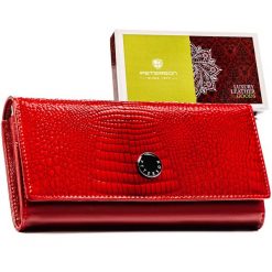 Czerwony portfel damski ze skóry naturalnej z tłoczeniem na wzór skóry krokodyla - Peterson. Czerwone portfele damskie Peterson, bez wzorów, ze skóry. Za 109.99 zł.