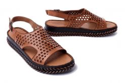 MANITU 910208-21 cognac, sandały damskie. Brązowe sandały damskie Manitu, w ażurowe wzory, ze skóry, bez obcasa. Za 227.92 zł.