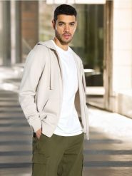 Bluza z kapturem - kremowy. Białe bluzy z kapturem męskie Sinsay, l. Za 49.99 zł.