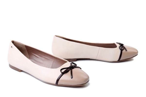 TAMARIS 1-22137-46 430 ivory comb, baleriny damskie. Brązowe baleriny damskie Tamaris, bez wzorów, bez obcasa. Za 279.90 zł.