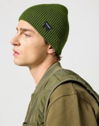 WRANGLER EASY BEANIE MĘSKA CZAPKA ZIMOWA CIEPŁA GREEN 112356868 W0M8016174. Zielone czapki męskie Wrangler, na zimę, bez wzorów. Za 79.99 zł.