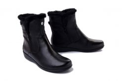 CAPRICE 9-26408-41 022 black nappa, botki damskie. Czarne botki damskie Caprice, na zimę, bez obcasa, bez zapięcia. Za 499.90 zł.