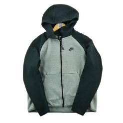 Second life - Nike bluza męska z kapturem na zamek - Stan bardzo dobry. Szare bluzy sportowe męskie Nike, bez wzorów, z materiału, sportowe, bez kołnierzyka, bez ramiączek. Za 153.32 zł.