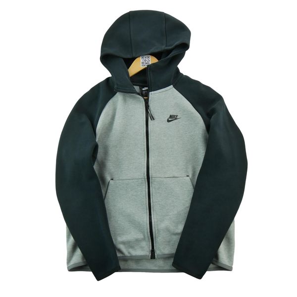 Second life - Nike bluza męska z kapturem na zamek - Stan bardzo dobry. Szare bluzy sportowe męskie Nike, bez wzorów, z materiału, sportowe, bez kołnierzyka, bez ramiączek. Za 153.32 zł.