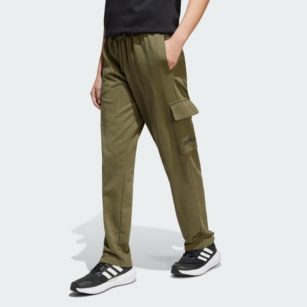 Spodnie Essentials Cargo. Brązowe spodnie dresowe damskie Adidas, bez wzorów, z materiału. Za 159.00 zł.