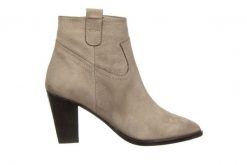 Botki Bayla-161 077 39499 Beige Nubuck 161550, Szary, Skóra naturalna - 38. Brązowe botki damskie Bayla, na zimę, z gumy, eleganckie, za kostkę, bez obcasa, na słupku, bez zapięcia. W wyprzedaży za 224.10 zł.