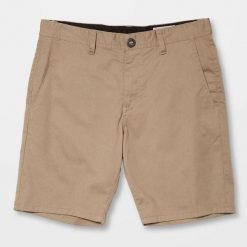 Krótkie spodenki Volcom Fricking Modern 19 khaki. Zielone szorty męskie Volcom, bez wzorów, sportowe. Za 296.06 zł.