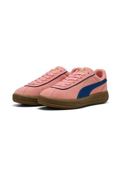 Buty damskie sportowe sneakersy Puma CLUB KLASSIKA SD. Czerwone buty sportowe na co dzień damskie Puma, bez wzorów, z gumy, trekkingowe. Za 199.00 zł.