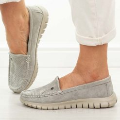 Szare ażurowe skórzane mokasyny damskie Vinceza 95413. Szare mokasyny damskie VINCEZA, z jeansu. W wyprzedaży za 175.12 zł.