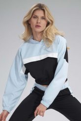 Dwukolorowa Krótka Bluza z Kapturem - Czarno-Niebieska. Czarne bluzy z kapturem damskie Figl, xl, z elastanu. Za 189.00 zł.