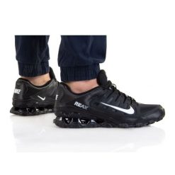 Buty Nike Reax 8 Tr Mesh 621716-033 czarne. Czarne buty sportowe na co dzień męskie z gumy, bez zapięcia. Za 754.49 zł.