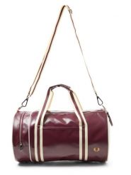 Fred Perry torba na ramię - Classic Barrel Bag Mężczyźni Syntetyczny czerwony, ONE SIZE. Czerwone torby męskie na ramię Fred Perry, bez wzorów, ze skóry, na ramię. Za 599.95 zł.