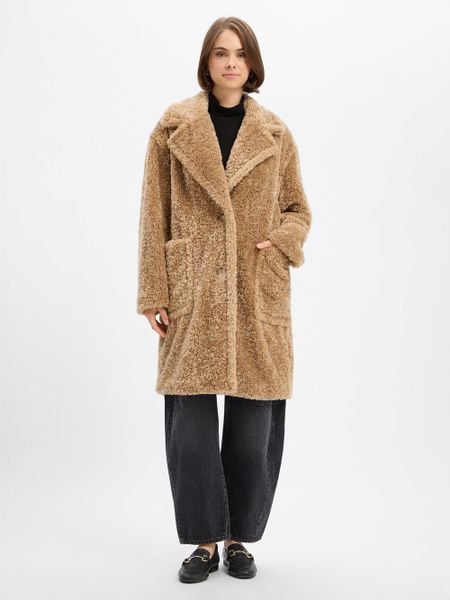 BOSS Orange płaszcz z futra typu teddy Kobiety Sztuczne włókno brązowy, 40. Brązowe płaszcze damskie Boss Orange, bez wzorów, z włókna. Za 1,349.95 zł.