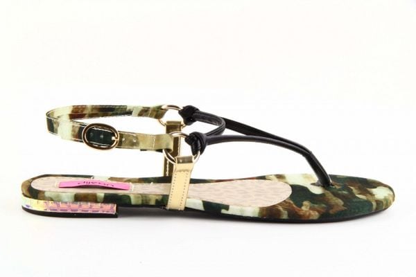 Sandały Dijean 355 754 Np. Black Milit, Moro, Skóra ekologiczna - 40. Zielone sandały damskie Dijean, bez wzorów, z materiału, bez obcasa, na płaskiej podeszwie. W wyprzedaży za 19.00 zł.