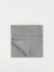 Komin z wysokim golfem - szary. Szare szaliki i kominy damskie Reserved, bez wzorów, z dzianiny. W wyprzedaży za 39.99 zł.