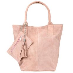 Shopperka skórzana VERA PELLE pudrowa T49. Czerwone shopper bag damskie bez wzorów, ze skóry, zamszowe, bez dodatków. Za 208.99 zł.