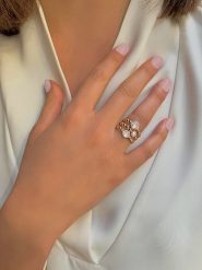 Les Petites Précieuses Pozłacany pierścionek z kwarcem rozmiar: 50. Różowe pierścionki damskie Les Petites Précieuses, z kwarcem, pozłacane. Za 117.99 zł.