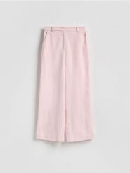 Szerokie spodnie - pastelowy róż. Czerwone spodnie materiałowe damskie Reserved, bez wzorów, z tkaniny. Za 139.99 zł.