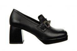 Czółenka Bayla-159 4708 076-P Czarny Lico 159160, Skóra naturalna - 36. Czarne czółenka damskie Bayla, bez wzorów, ze skóry, bez obcasa, na platformie. W wyprzedaży za 314.10 zł.