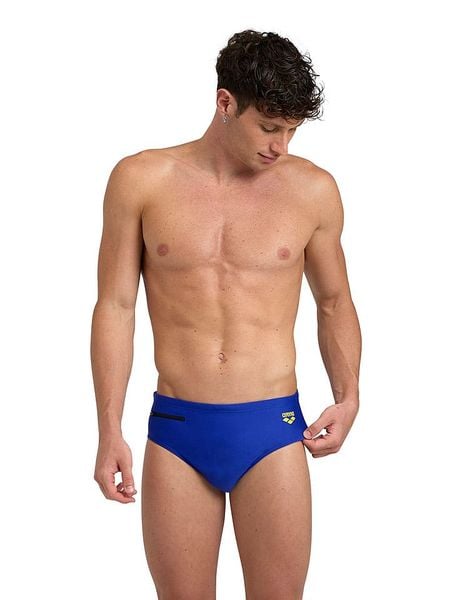 Arena Kąpielówki w kolorze niebieskim rozmiar: 7. Niebieskie kąpielówki męskie Arena, bez wzorów, z materiału. Za 56.66 zł.