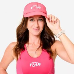 Czapka z daszkiem do biegania Kiprun 5 paneli "Bougeons en rose". Czerwone czapki męskie KIPRUN, bez wzorów, z materiału. Za 49.99 zł.