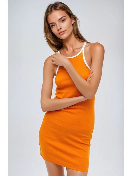 Monki Sukienka w kolorze pomarańczowym rozmiar: XL. Pomarańczowe sukienki damskie Monki, xl, bez wzorów, bez kołnierzyka, bez ramiączek, mini. Za 39.99 zł.