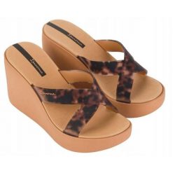 Klapki dla kobiet Ipanema HIGH FASHION SLIDE. Brązowe klapki damskie Ipanema, bez wzorów, bez obcasa. Za 169.00 zł.