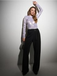 Spodnie wide leg z zakładkami i ozdobną klamrą - czarny. Czarne spodnie materiałowe damskie Sinsay, bez wzorów. Za 49.99 zł.