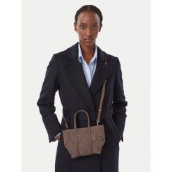 Torebka Calvin Klein. Brązowe torebki klasyczne damskie CALVIN KLEIN, bez wzorów, bez dodatków. Za 489.99 zł.