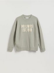 Sweter z napisem - jasnozielony. Zielone swetry męskie Reserved, l, bez wzorów, z bawełny, bez kołnierzyka. Za 139.99 zł.