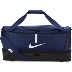 Torba sportowa Nike Academy Team Hardcase usztywnione dno z komorą na buty 59L. Czarne torby podróżne damskie Nike, bez wzorów. Za 184.00 zł.