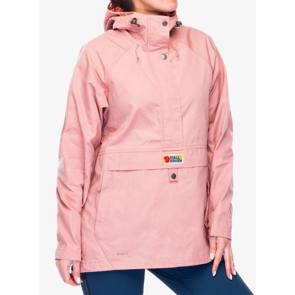 Kurtka damska Fjallraven Vardag Anorak - dusty rose L. Czerwone kurtki damskie Fjällräven, l, bez wzorów, z bawełny, bez kaptura. Za 893.60 zł.