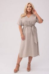 Sukienka Lenora w kolorze naturalnego lnu - Elegancja w naturalnym stylu PLUS SIZE OVERSIZE XXL. Sukienki damskie Moda Size Plus Iwanek, na co dzień, l, bez wzorów, ze lnu, eleganckie, bez kołnierzyka, plus size, bez ramiączek, midi, dopasowane. W wyprzedaży za 269.90 zł.