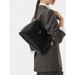 Torebka Beverly Hills Polo Club. Czarne torebki klasyczne damskie Beverly Hills Polo Club, bez wzorów, bez dodatków. Za 199.99 zł.