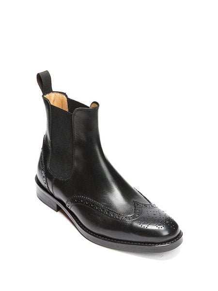 British Passport Skórzane sztyblety w kolorze czarnym rozmiar: 41. Czarne botki damskie British Passport, ze skóry, sportowe, bez obcasa, bez zapięcia. Za 422.60 zł.