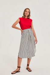 Spódnica w paski granatowa. Spódniczki damskie MOODO, l, bez wzorów, z wiskozy. Za 119.99 zł.