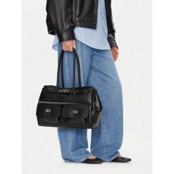 Torebka GINO ROSSI. Czarne torebki klasyczne damskie Gino Rossi, bez wzorów, bez dodatków. Za 399.99 zł.