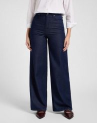 DAMSKIE SPODNIE LEE STELLA REGAL BLUE 112370894. Niebieskie spodnie materiałowe damskie Lee, bez wzorów, z jeansu. Za 219.99 zł.