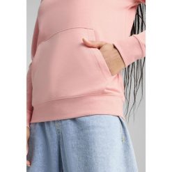 Damska bluza z kapturem ESS METALLIC PUMA Pink Fruit Metallic Silver. Czerwone bluzy z kapturem damskie Puma, xs. W wyprzedaży za 174.00 zł.