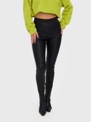 Vero Moda Spodnie z imitacji skóry Storm 10270787 Czarny Slim Fit. Czarne spodnie materiałowe damskie Vero Moda, bez wzorów, ze skóry. Za 139.99 zł.