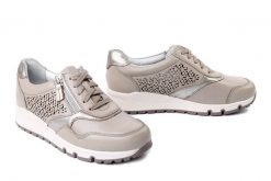 COMFORTABEL 951337-08 beige, półbuty damskie. Brązowe półbuty damskie Comfortabel, w ażurowe wzory, ze skóry, bez obcasa, na koturnie. Za 359.90 zł.