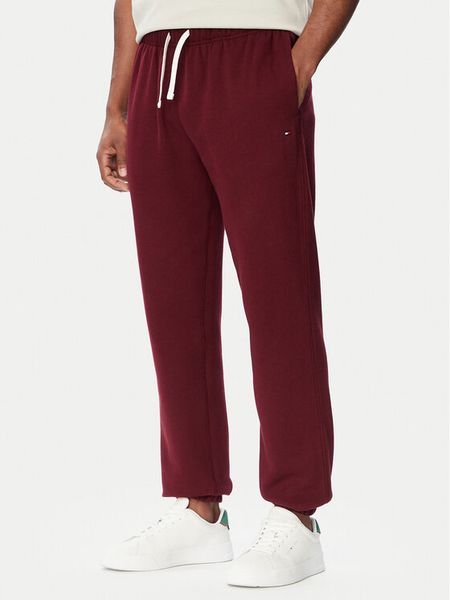 Tommy Hilfiger Spodnie dresowe Essential MW0MW37231 Bordowy Regular Fit. Czerwone spodnie dresowe męskie Tommy Hilfiger, bez wzorów, z bawełny. Za 449.99 zł.