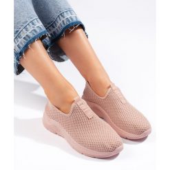 Różowe tekstylne buty sportowe. Czerwone buty sportowe na co dzień damskie bez wzorów. Za 86.94 zł.