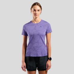 Koszulka damska do biegania ODLO Zeroweight Engineered Chill-Tec. Fioletowe bluzki damskie Odlo, l, bez wzorów, sportowe, bez kołnierzyka, bez ramiączek. Za 368.99 zł.