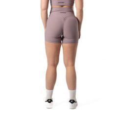 Damskie szorty bezszwowe prążkowane z efektem scrunch – śliwkowy. Fioletowe spodenki sportowe damskie AESTHETIC WOLF, xl, z dzianiny, na fitness i siłownię. Za 99.99 zł.