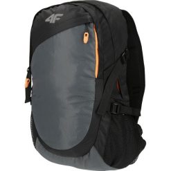 Plecak miejski PCU015 - khaki. Brązowe plecaki męskie 4f, bez wzorów. W wyprzedaży za 79.99 zł.